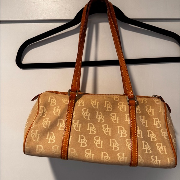 Dooney & Bourke Handbags - Vintage 2000 Dooney & Bourke Signature Barrel Bag